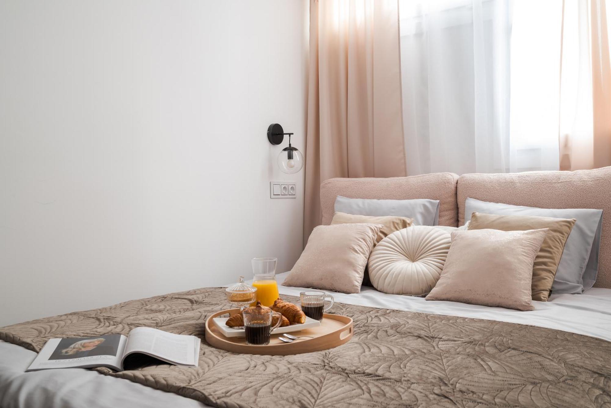 Comfortable Air-conditioned 2-bedroom 1 Km To Station Metro Bus Tram Apartament Warszawa