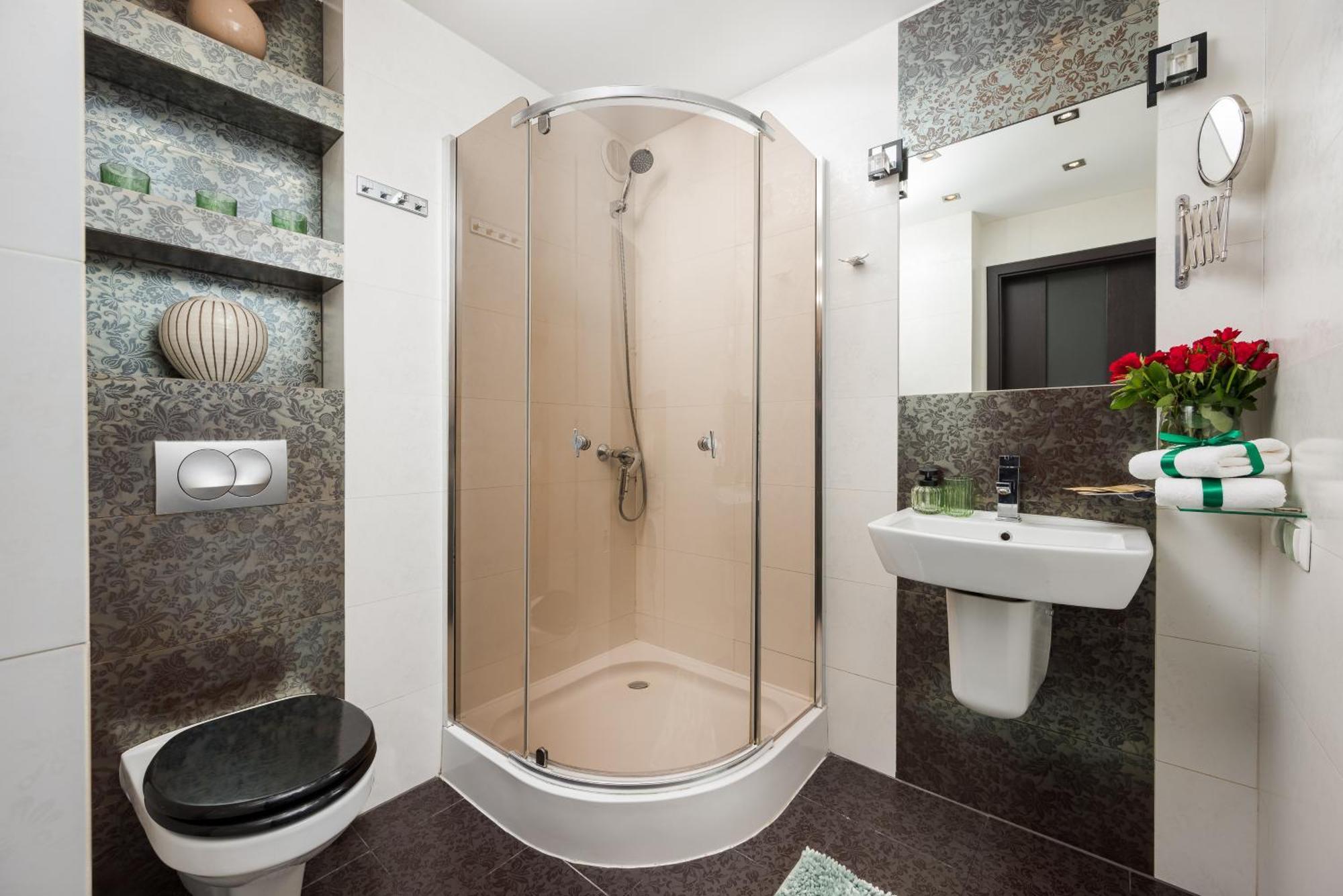 Comfortable Air-conditioned 2-bedroom 1 Km To Station Metro Bus Tram Apartament *