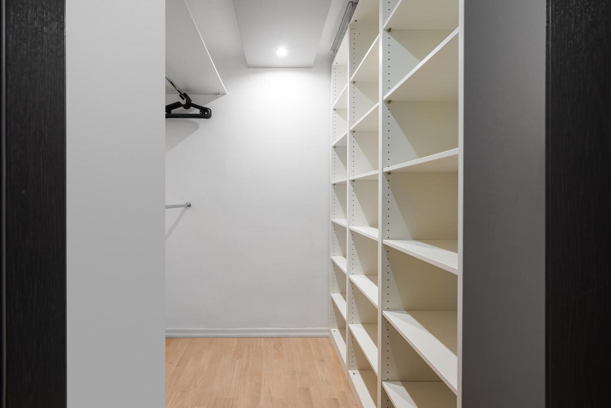 Comfortable Air-conditioned 2-bedroom 1 Km To Station Metro Bus Tram Apartament Warszawa