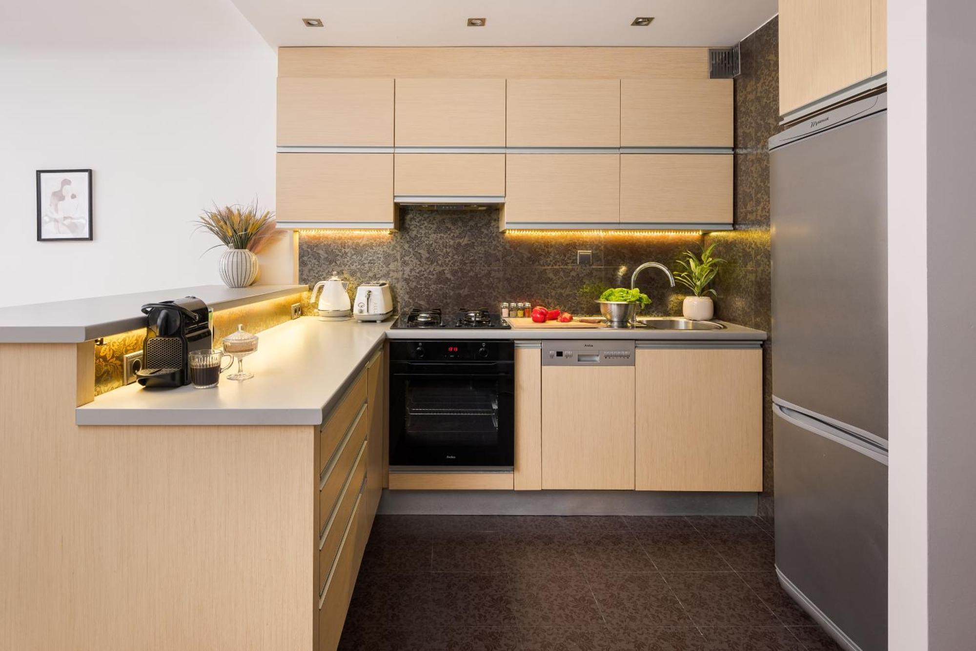 Apartament Comfortable Air-conditioned 2-bedroom 1 Km To Station Metro Bus Tram *